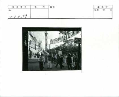 历史街道建筑与树木景观.jpg