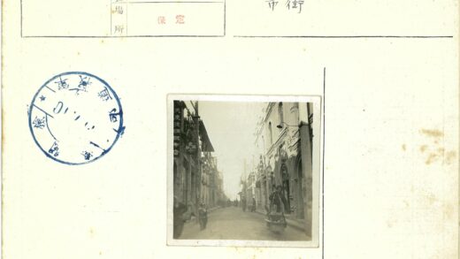 历史街道行人推车街景.jpg