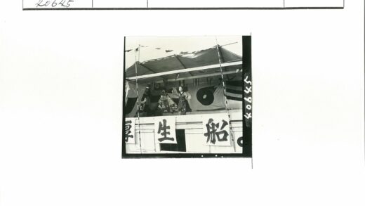 历史表演舞台旗帜场景.jpg