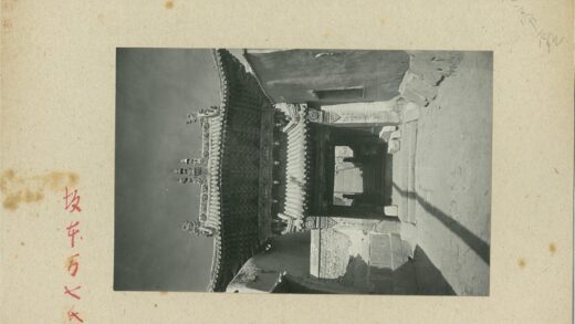 历史遗迹华丽雕刻大门.jpg