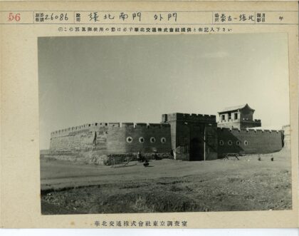 历史遗迹砖墙大门与圆窗.jpg