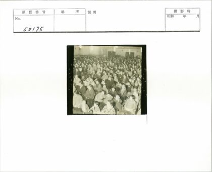 历史集会人群拥挤场景.jpg