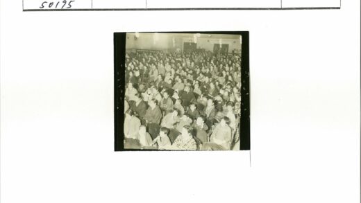 历史集会人群拥挤场景.jpg