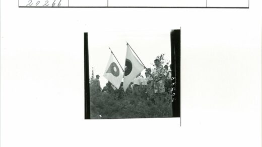 历史集会山坡旗帜.jpg