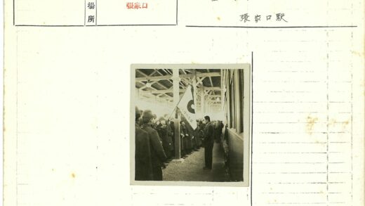 历史集会木屋旗帜仪式.jpg