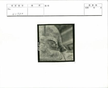 历史雕像手部细节特写.jpg