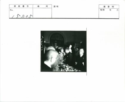 厨师与友人共享美食聚会.jpg