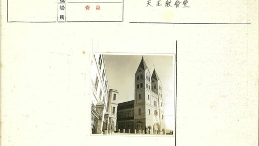 双尖塔教堂晴天街景.jpg