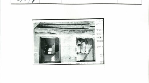 受损砖砌建筑内部与楼梯.jpg