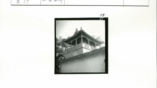 古亭石墙树影天空.jpg
