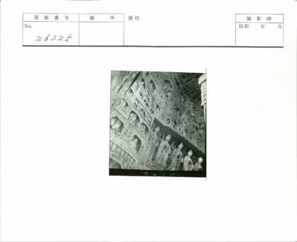 古代建筑墙壁雕刻与人物雕像.jpg