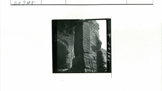 古代洞穴石雕与柱壁艺术.jpg