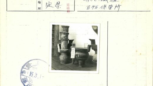 古代石制文物与圆柱形结构展示.jpg