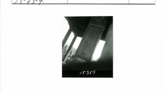 古代石柱铭文雕刻与龟座亭子.jpg