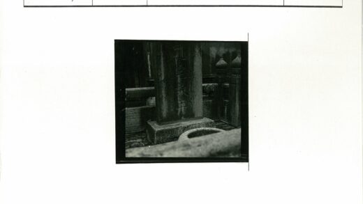 古代石碑与石雕建筑遗迹.jpg