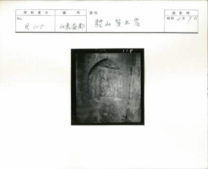 古代石雕坐像与立像.jpg