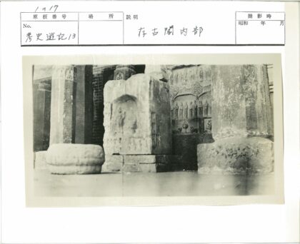古代石雕细节与人物符号特写.jpg