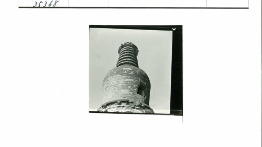 古代砖结构螺旋顶建筑特写.jpg