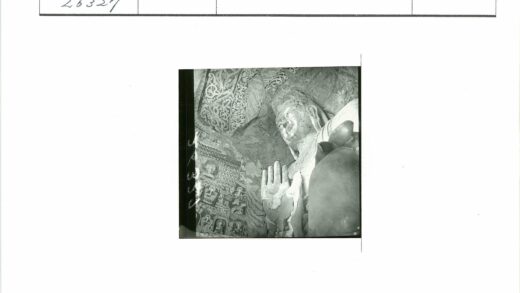 古代精细雕刻巨型石像.jpg