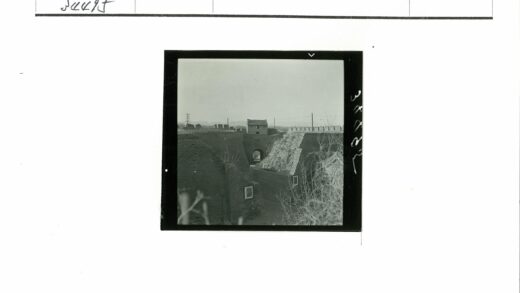 古代高墙拱门建筑景观.jpg