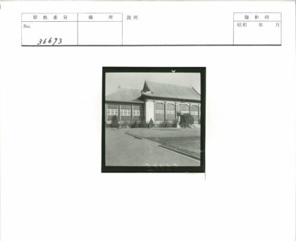 古典城堡建筑与花园景观.jpg