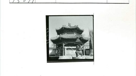 古典多层亭子与石灯庭院景观.jpg