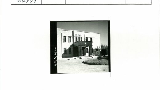 古典建筑前花园景观.jpg