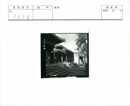 古典建筑庭院与石柱景观.jpg
