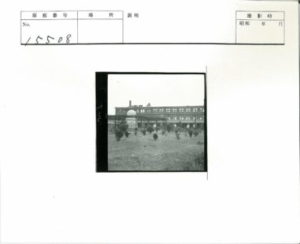 古典花园与圆顶藤架建筑景观.jpg
