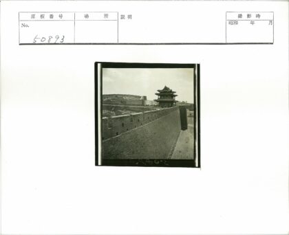 古城墙上的经典建筑.jpg