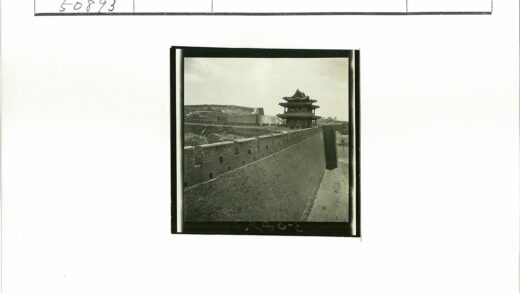 古城墙上的经典建筑.jpg