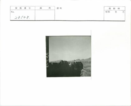 古城墙废墟与远山瞭望塔.jpg