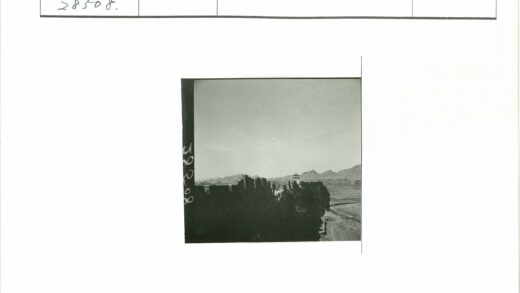 古城墙废墟与远山瞭望塔.jpg