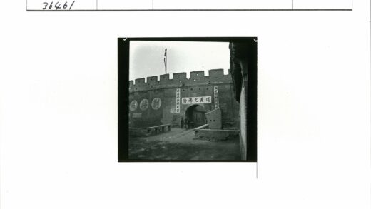 古城墙拱门入口历史场景.jpg