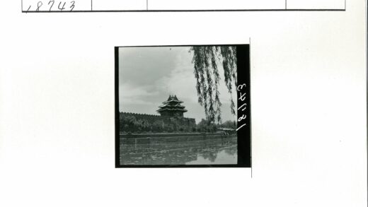 古塔绿柳石墙河景.jpg