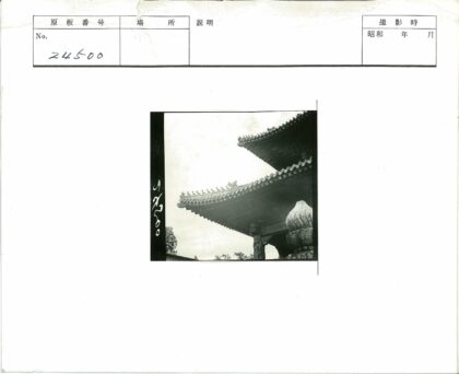 古塔雕檐与石灯笼景.jpg