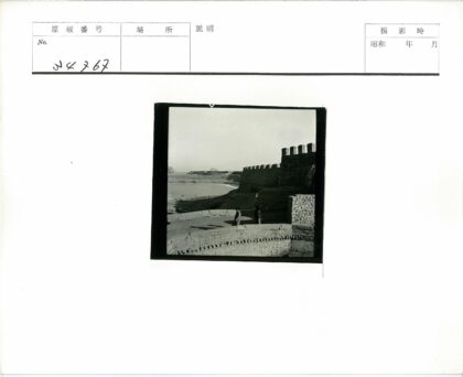 古墙小路荒原背影.jpg
