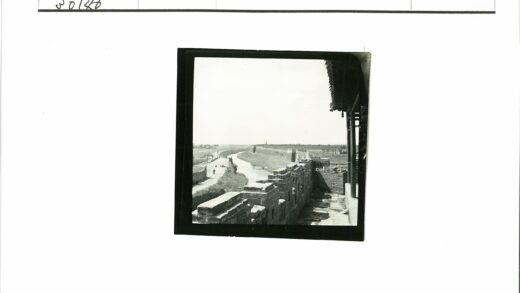 古墙河流田野远树建筑.jpg