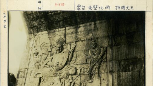 古墙石雕人物与阴影艺术.jpg