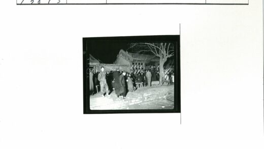 古宅夜色马车枯树聚会.jpg
