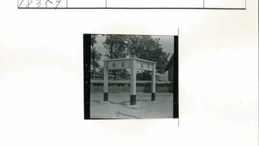 古建四柱庭院绿荫.jpg