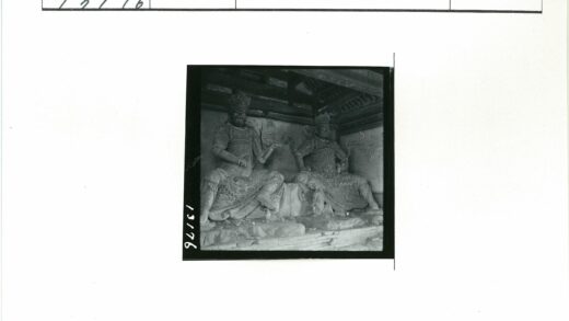 古建木构内精细石像雕刻.jpg
