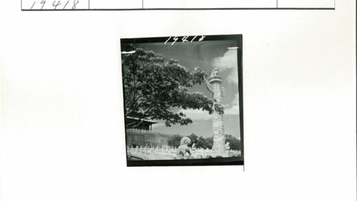 古建狮柱晴空图.jpg