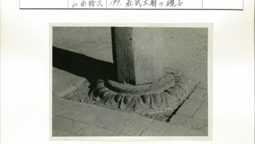 古建石柱装饰基座特写.jpg