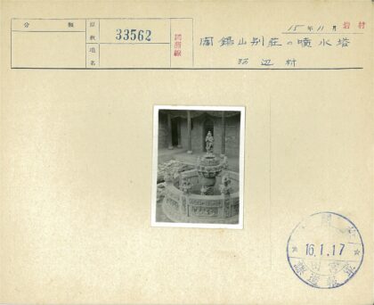 古建砖楼前石雕喷泉景观.jpg