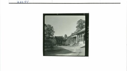古建筑宝塔园林小径.jpg
