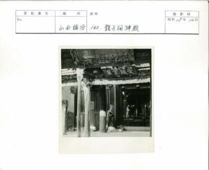 古建筑木雕与祭坛人物.jpg