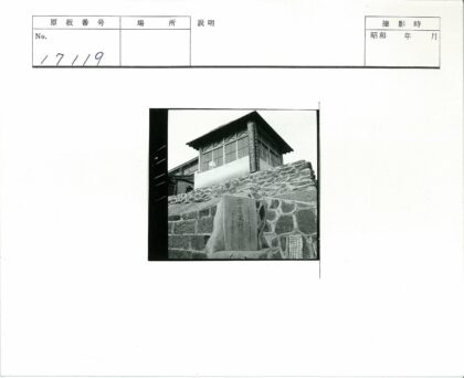 古建筑石碑与石雕窗景.jpg