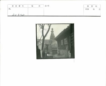 古朴石构与木车传统建筑风光.jpg