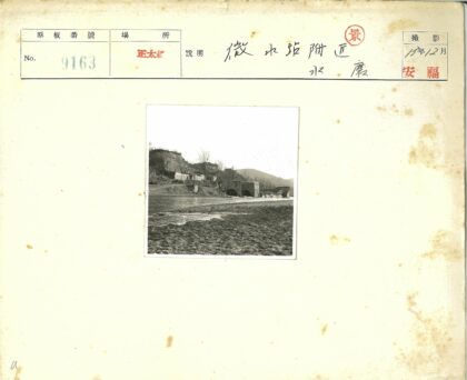 古石桥拱形与冬日河景.jpg